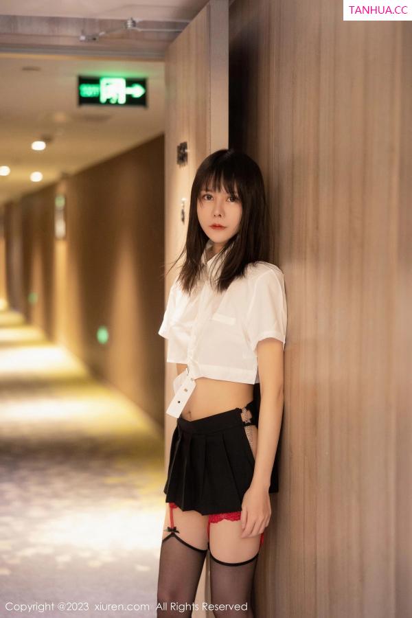   [XiuRen]高清写真图 2023.06.06 No.6862 甜佳佳 黑丝美腿第3张图片